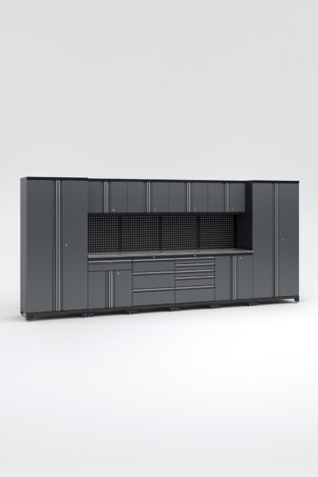 Garageinredning med 10 delar - set 1, grå, PRO är ett stort modulärt garageförvaringssystem med flera högskåp, överskåp, lådor och arbetsbänk. Den är designad i mörkgrå med en pegboard backsplash för effektiv verktygsorganisation och utrymmesoptimering.