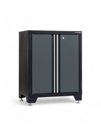 Förvaringsskåp med dörrar grå, CLASSIC är ett elegant svart och grått förvaringsskåp med två stängda dörrar, justerbara ben, ett vertikalt handtag och ett topplås på höger dörr mot en vanlig vit bakgrund.