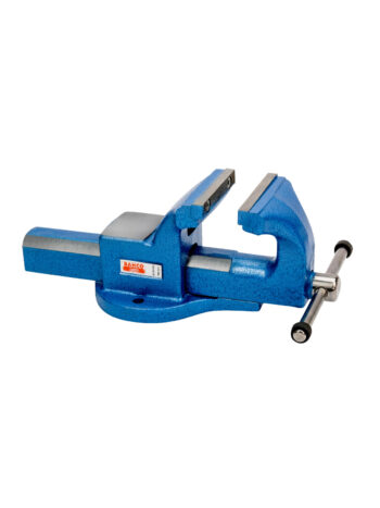 Skruvstäd BAHCO 6072 100 mm, som väger 6 kg, är ett bänkskruvstäd i blått metall med en roterande bas och en skruvmekanism för att justera greppet, utställd mot en vit bakgrund.