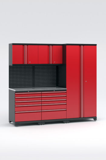 Garageinredning med 5 delar - set 1, röd, PRO kombinerar röda och svarta hög- och väggskåp, en pegboard backsplash, flera lådor mot vit bakgrund.