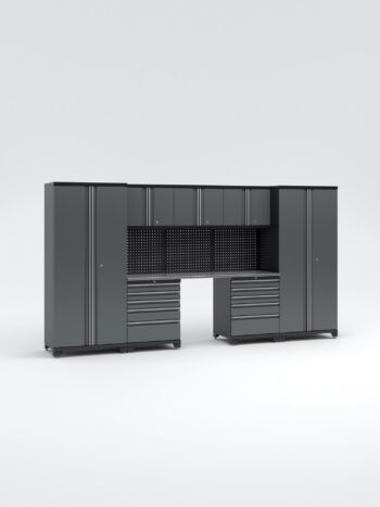 Garageinredning med 7 delar - set 2, grå, PRO har ett grått modulsystem med flera skåp och lådor, en central arbetsbänk med överskåp, höga förvaringsenheter på varje sida och ett perforerat bakstycke för verktygsorganisation.