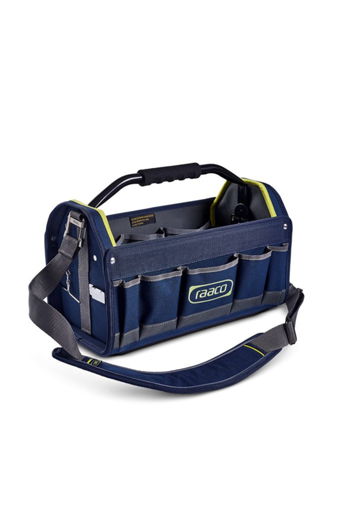 Vi presenterar Verktygsväska Raaco Toolbag Pro 16, en blå och svart verktygsväska utrustad med en axelrem och flera fickor. Designen med öppen topp avslöjar dess rymliga interiör och organiserade fack, medan fronten stolt visar "raaco"-logotypen i vit text .