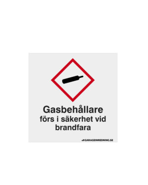 Gasflaskor skylt 20x20cm med en röd diamantform med en svart gascylinderikon, åtföljd av svensk text "Gasbehållare förs i säkerhet vid brandfara", översatt till "Gasbehållare som ska säkras i händelse av brand.