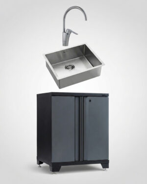 Förvaringsskåp + diskho / blandare Black edition - Grå, PRO har ett handfat i rostfritt stål med svängd kran på ett elegant svart skåp med två dörrar och justerbara ben, mot en ljusgrå bakgrund.