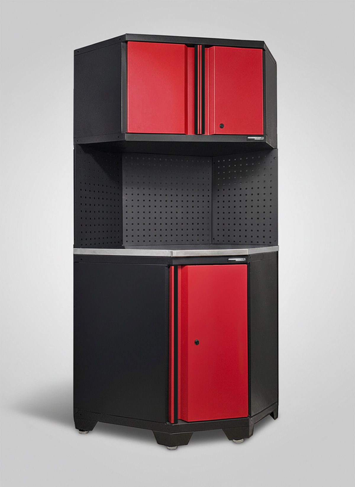 Hörnskåp komplett Black edition - Röd, PRO är ett hörnförvaringsskåp i svart och röd metall med dubbeldörrar på både över- och undersida och perforerad baksida, mot en ljusgrå bakgrund.