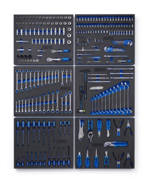 Verktygssats PRO 312 delar Nisma innehåller skiftnycklar, hylsor, skruvmejslar, tänger m.m. - alla placerade i anpassade skuminsatser. De distinkta blå och silverfärgade handtagen gör verktygen lätta att hitta och använda.