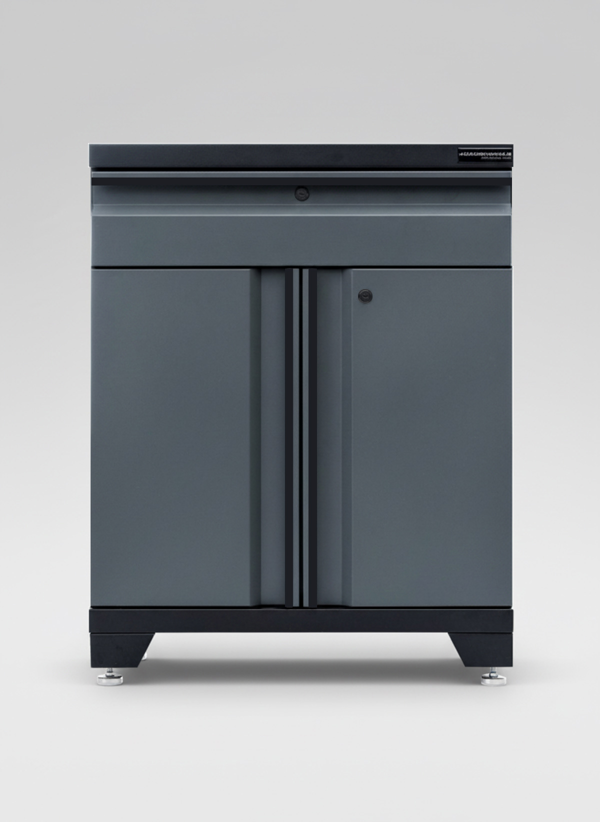 Verktygsskåp 1 låda och dörrar Black edition - Grå, PRO är ett snyggt, modernt förvaringsskåp i mörkgrå metall med en övre låda, dubbla dörrar undertill och silverfärgade ben, avbildat mot en ljusgrå bakgrund.
