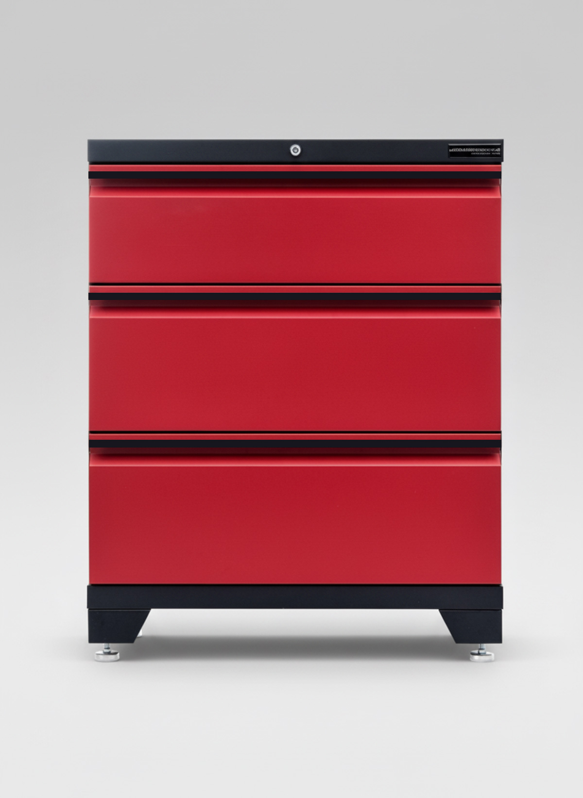 Verktygsskåp med 3 lådor Black edition - Röd, PRO är ett verktygsskåp i röd metall med tre lådor, svarta detaljer, topplås och små metallben, mot en enfärgad ljusgrå bakgrund.
