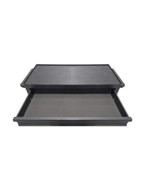 Verktygsvagn med 11 lådor Black edition Nisma tools är en förvaringsvagn i svart metall med 11 lådor, med en elegant finish och upphöjda lådkanter för att hålla föremålen säkra.