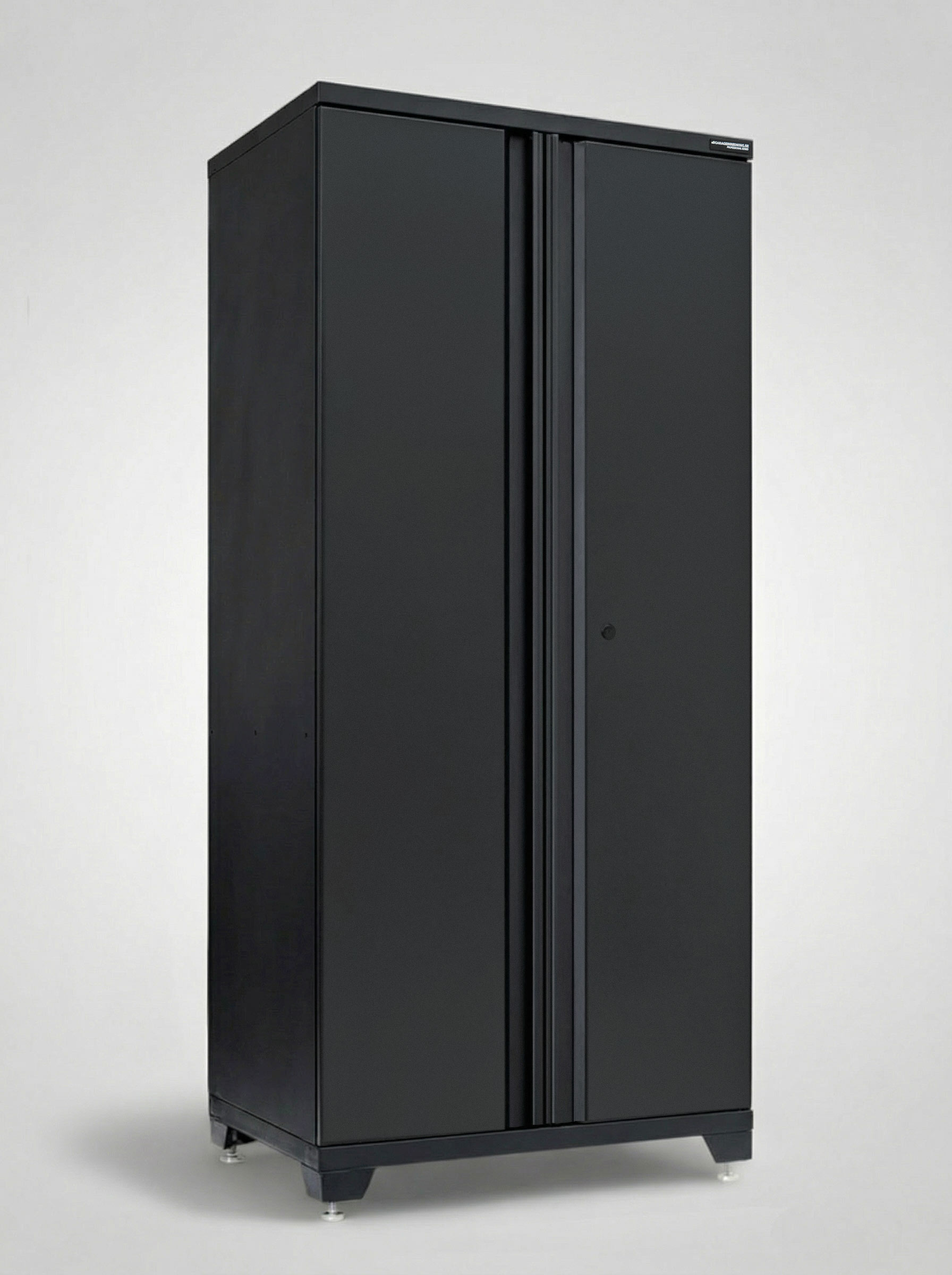 A Förvaringsskåp högskåp med 2 dörrar - Svart, PRO står högt på fyra korta ben, har två stängda dörrar och en elegant design i svart metall mot en enkel, ljus bakgrund.