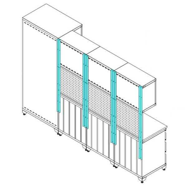 Isometrisk teknisk ritning av modulära hyllor med vertikala blå stödskenor, perforerade paneler i mitten och skåp med dörrar under. Strukturen ser ut att användas för förvaring eller utställning.