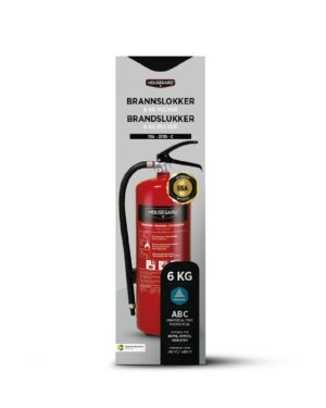 En röd brandsläckare av typen ”Brandsläckare Housegard pulver 6 kg” i en vit Housegard-låda märkt ”BRANNSLOKKER 6 KG PULVER”, försedd med ABC-symboler för brandskydd och en svart slang.